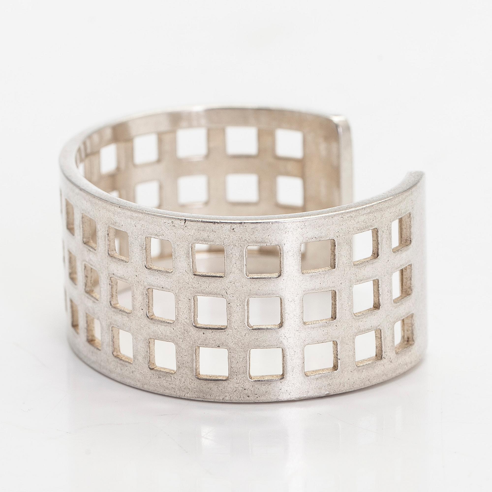 Marja Suna, bracelet, "Selma Bridge", silver, Kaunis Koru, Helsinki 2000.