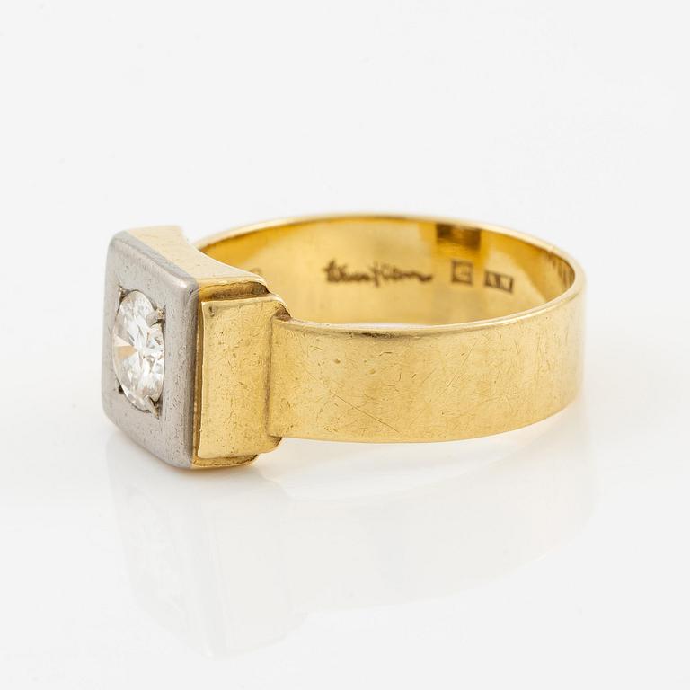Wiwen Nilsson, a ring, 18K gold with a round brilliant-cut diamond, Lund 1964.