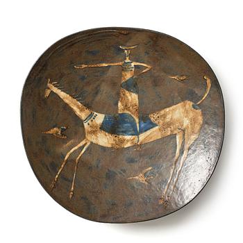 100. Åke Holm, stort praktfat, "Nimrod", chamotterat stengods, Höganäs, 1950-60-tal.