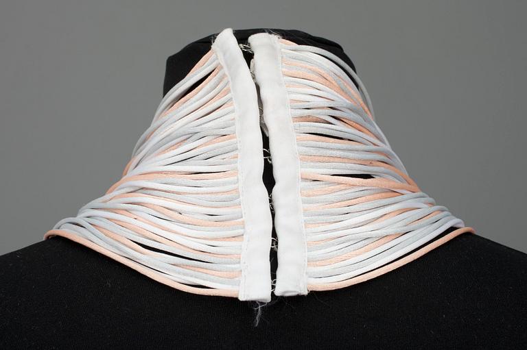 HALSBAND, Reality Studio.