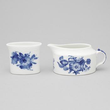 TESERVIS, 12 delar, "Blå blomst", Royal Copenhagen, Danmark.