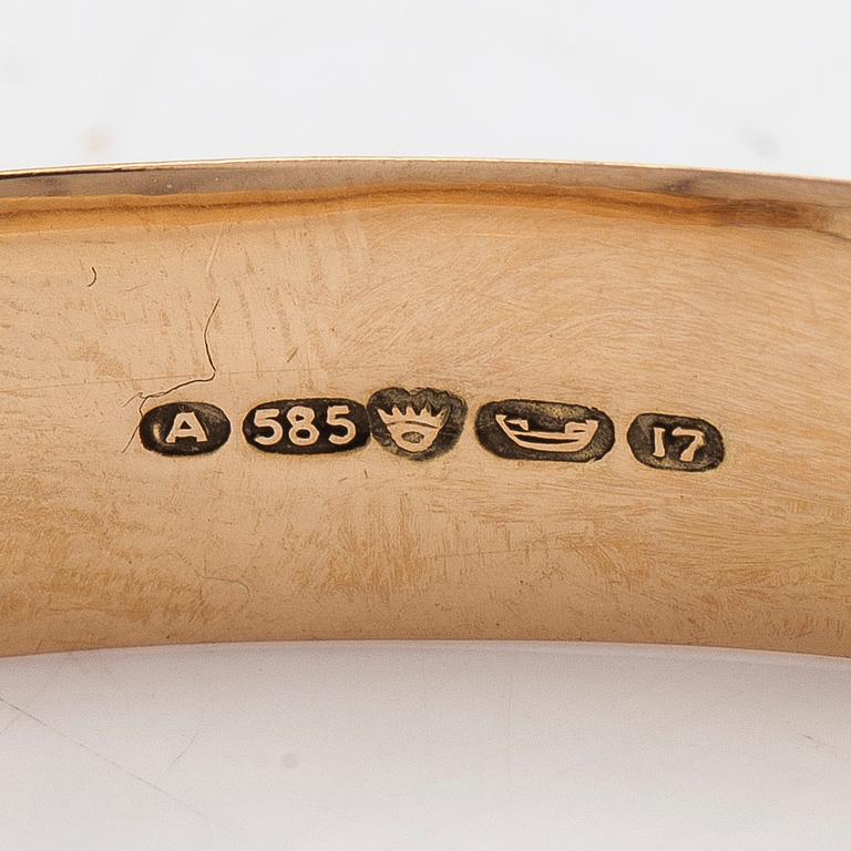 A 14K gold bangle, Helsinki 1962.