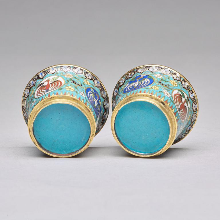 A pair of cloisonné tea cups with hotwater liners, Qing dynasty, 19th Century.