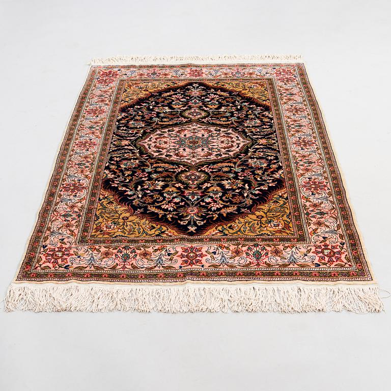 MATTO, silkki, itämainen. Noin 150x103 cm.