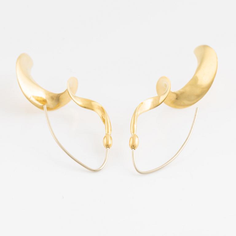 18K gold earrings.