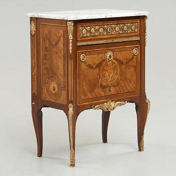 BYRÅ, signerad och daterad Haupt 1784 (mästare i Stockholm 1770-1784). Gustaviansk.