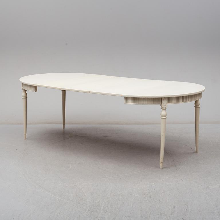 Four chairs with dinner table, late 20th Century.