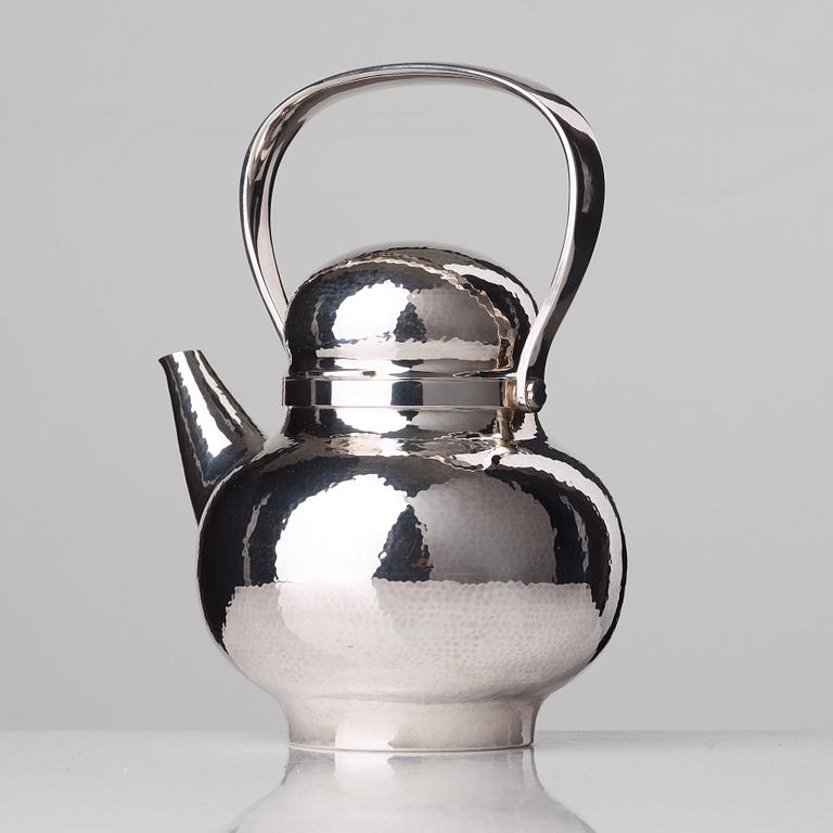 An Eric Löfman sterling teapot, executed by Markström Uppsala 1976.