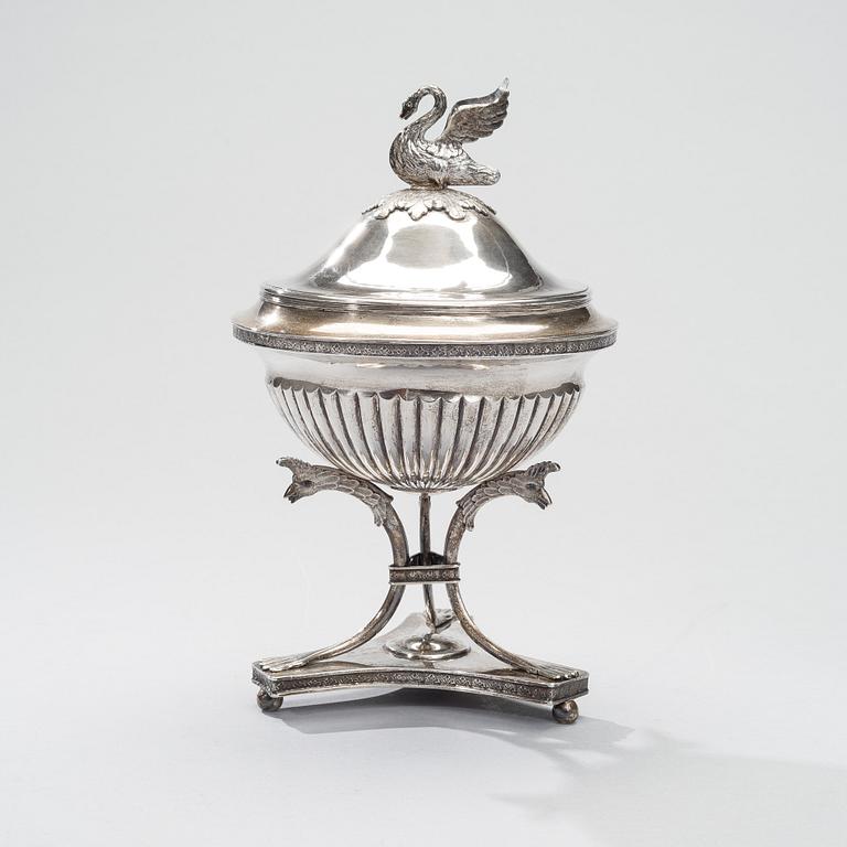 SUGAR BOWL WITH LID, silver, empire, C.Z.Schoultz, Hämeenlinna 1823. Weight 584 g.