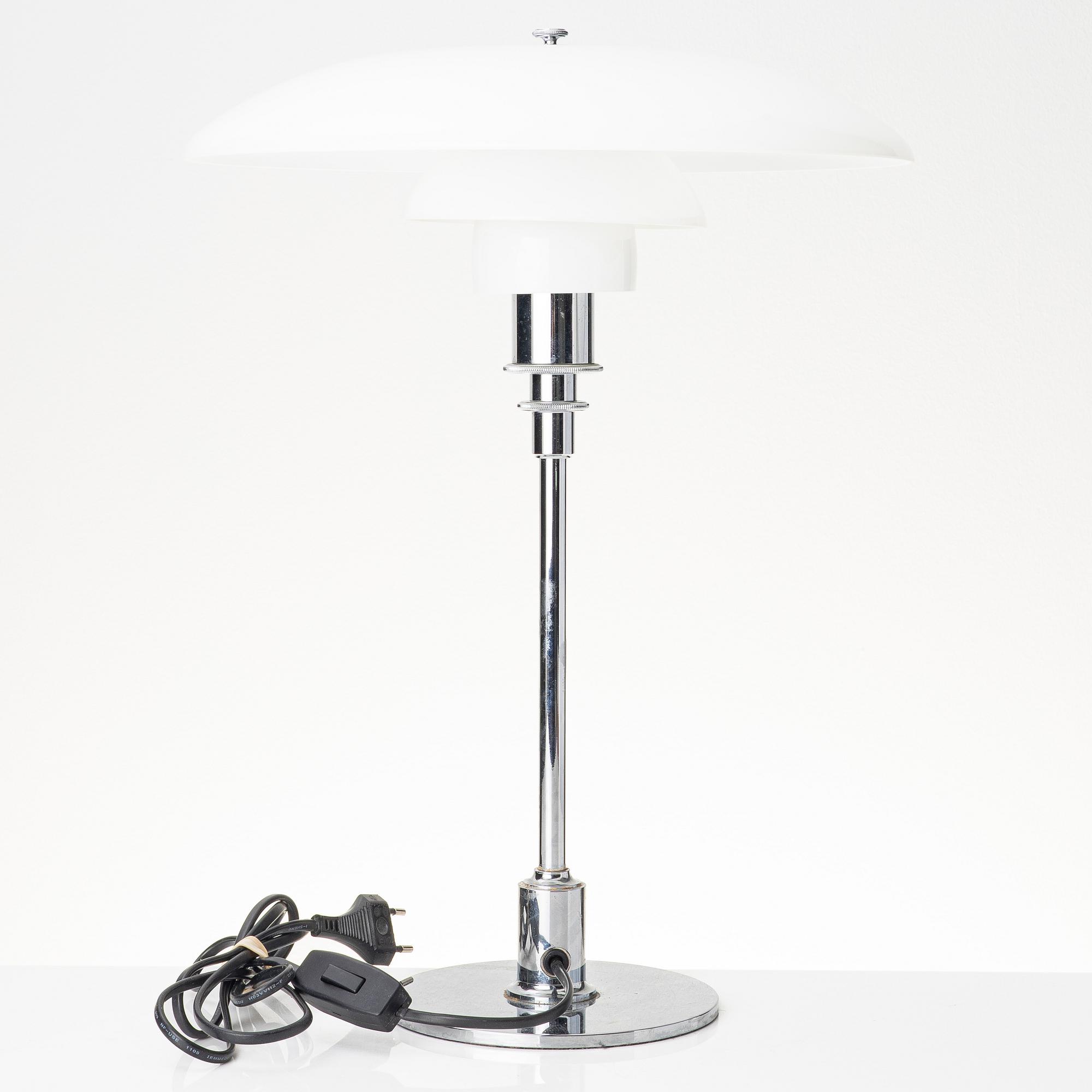 Poul Henningsen, bordslampa, "PH 3/2", Louis Poulsen, Danmark.