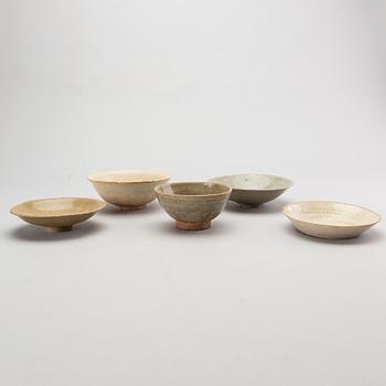 A set of 5 southeast Asian ceramic bowls 15th/16th century or older.