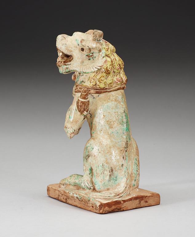 A green and yellow glazed lion with a cub, Song dynasty (960-1279).