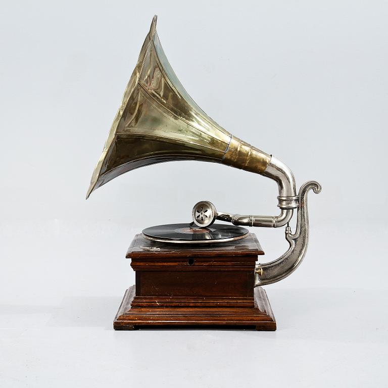 TRATTGRAMMOFON, "His Master's Voice", 1900-talets första del.