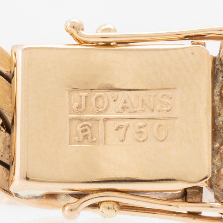 An 18K gold Bismarck bracelet.