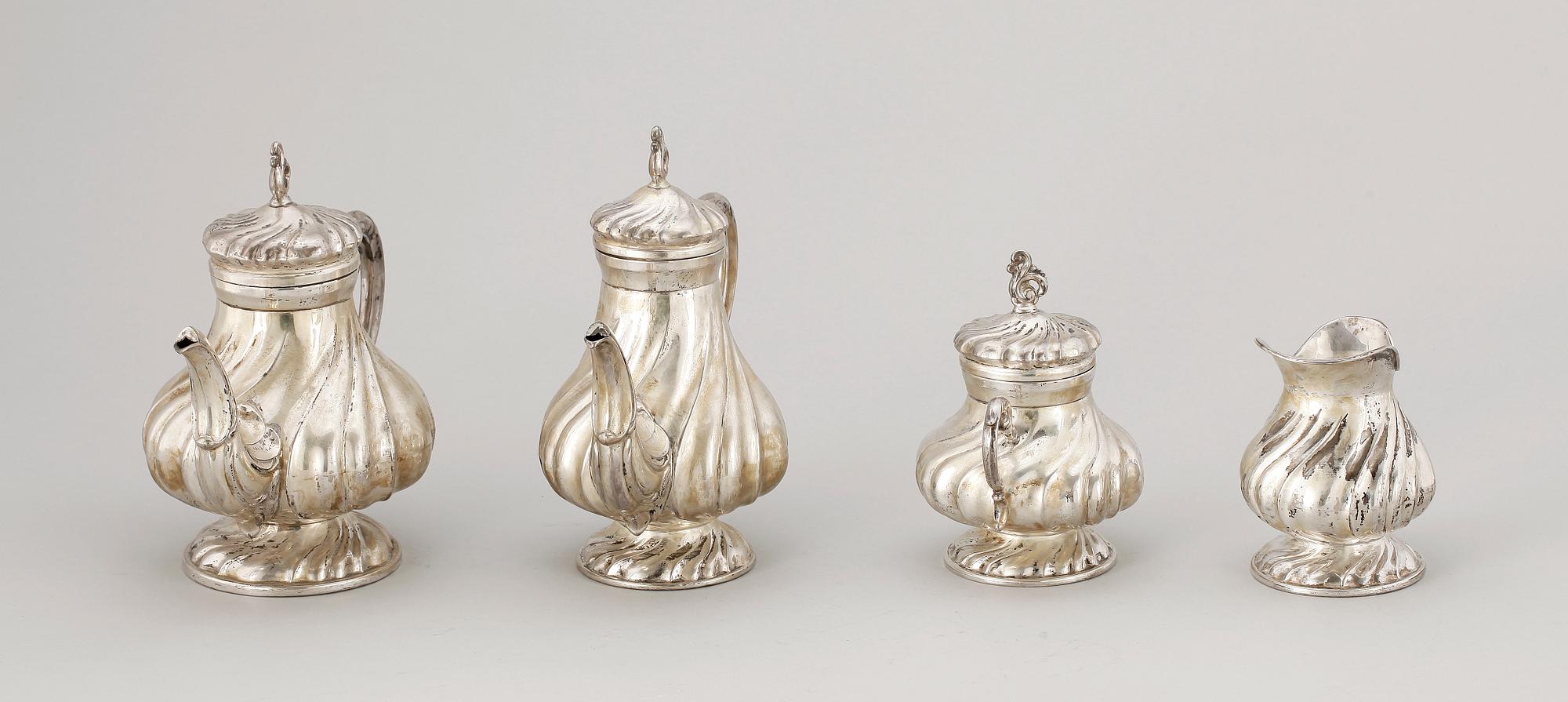 KAFFE- OCH TESERVIS, 4 delar, silver, rokokostil, troligen Tyskland, 1900-talets första hälft. Totalvikt ca 930 gram.