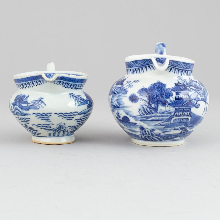 A group of Chinese porcelain, Qing dynasty, Qianlong (1736-1795), Jiaqing (1736-1820) and 19th/20th century, (9 pcs).