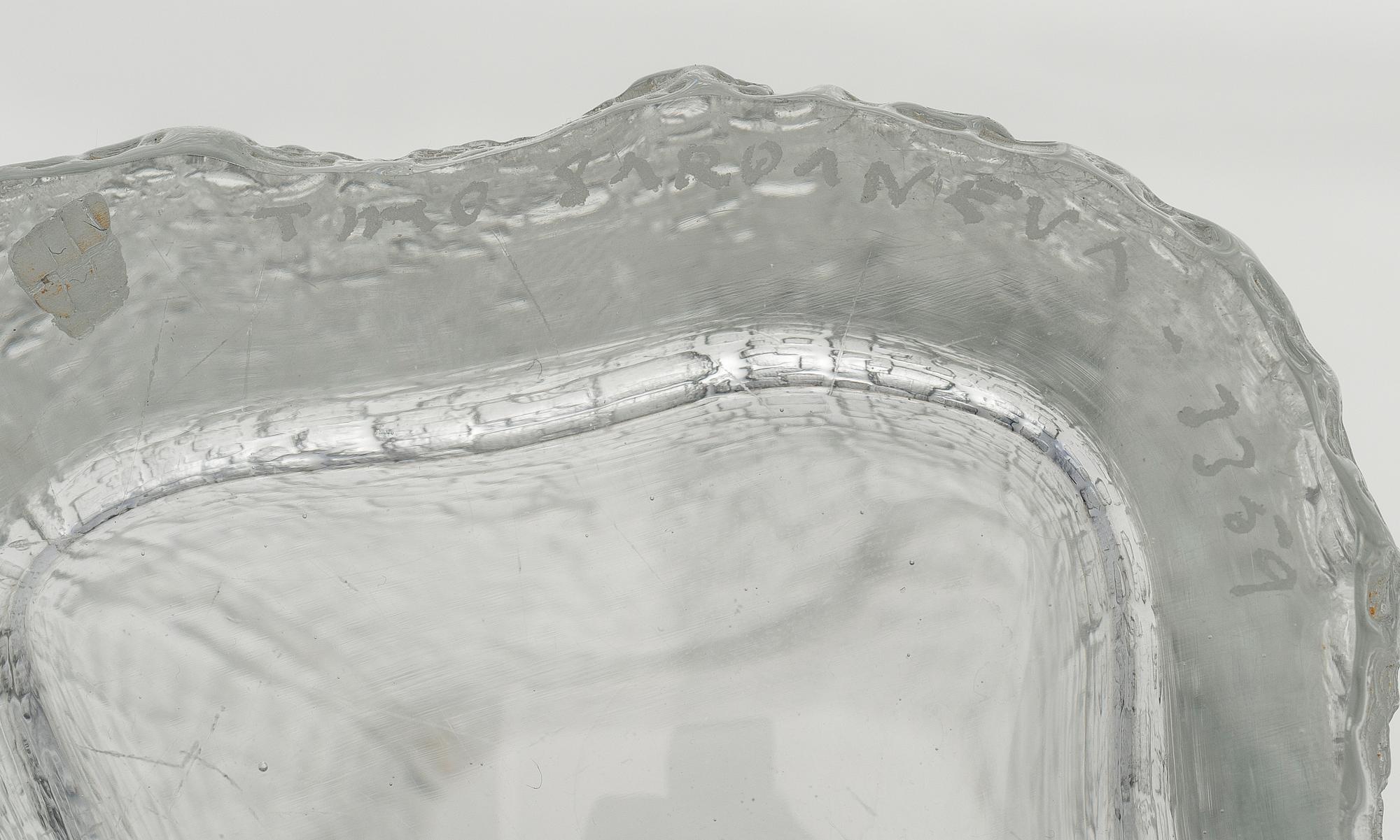 A TIMO SARPANEVA GLASS VASE, Finlandia-series, signed Timo Sarpaneva -3359.