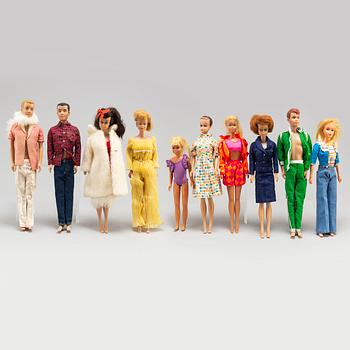 a set of 11 Barbiedolls and a collectors book ("Barbie her life & times" by Billyboy, 1987), Mattel 1960's-70's.