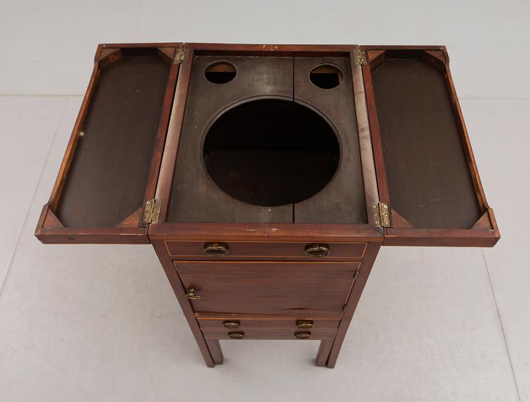 KOMMOD, troligen England, 1800-tal.