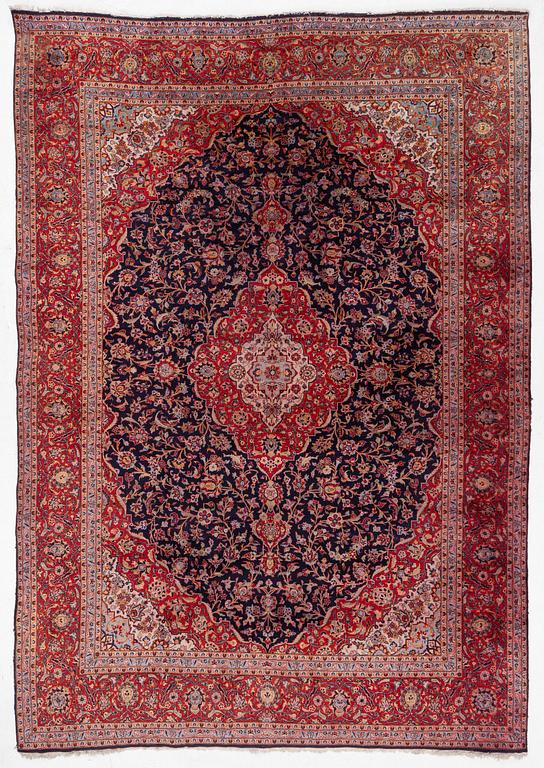 A Kashan carpet,c. 420 x 297 cm.