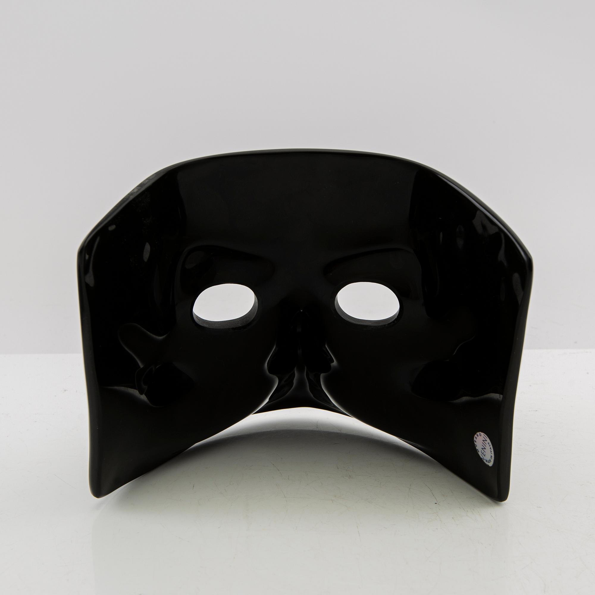 Masker 2 st Venini Iltalien signerade och daterad 93/2002.