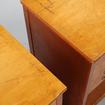 ARKIVSKÅP, ett par, omkring 1900-talets mitt.