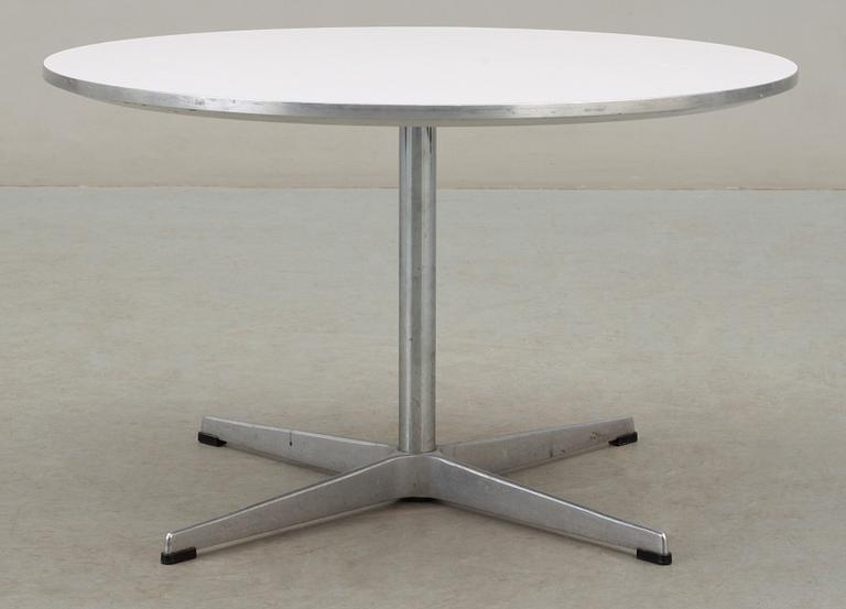 BORD, Arne Jacobsen för Fritz Hansen, Danmark. Etikettmärkt.