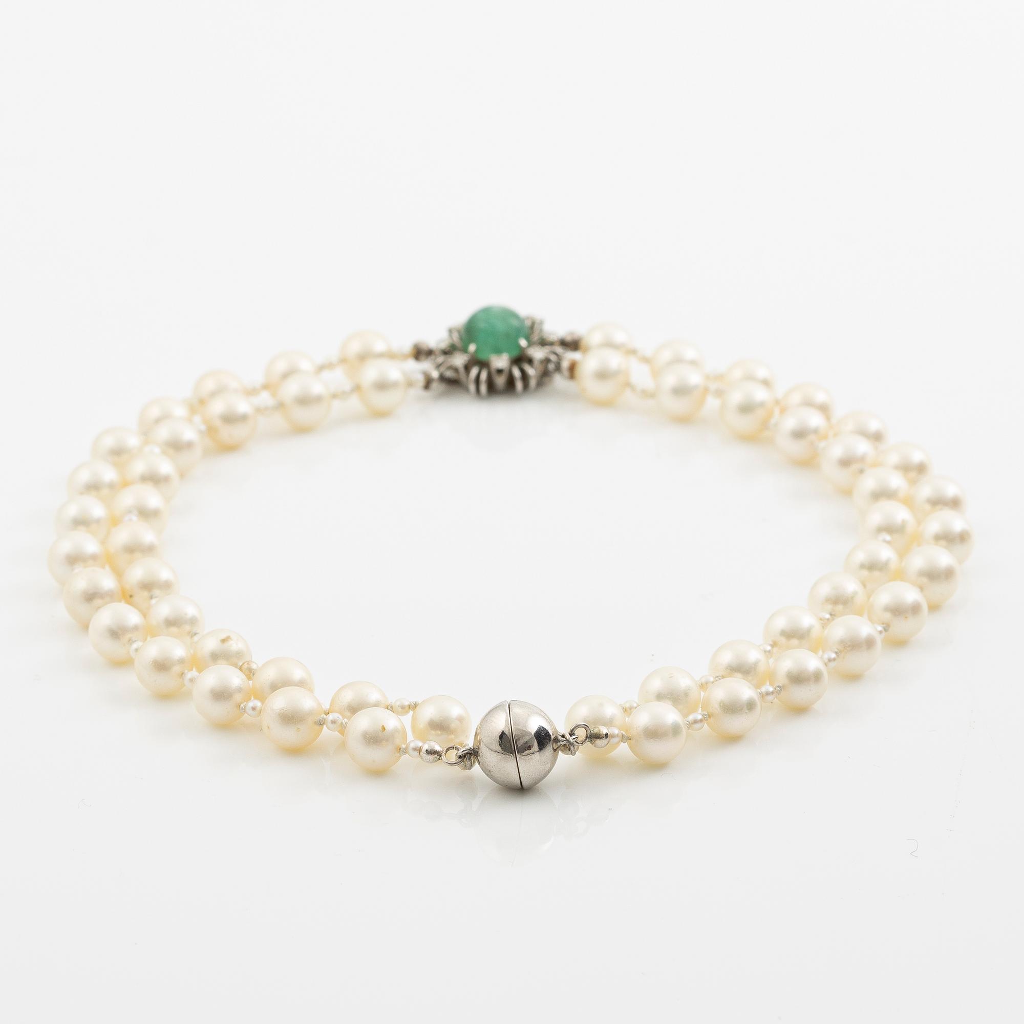 Collier odlade pärlor med två lås.