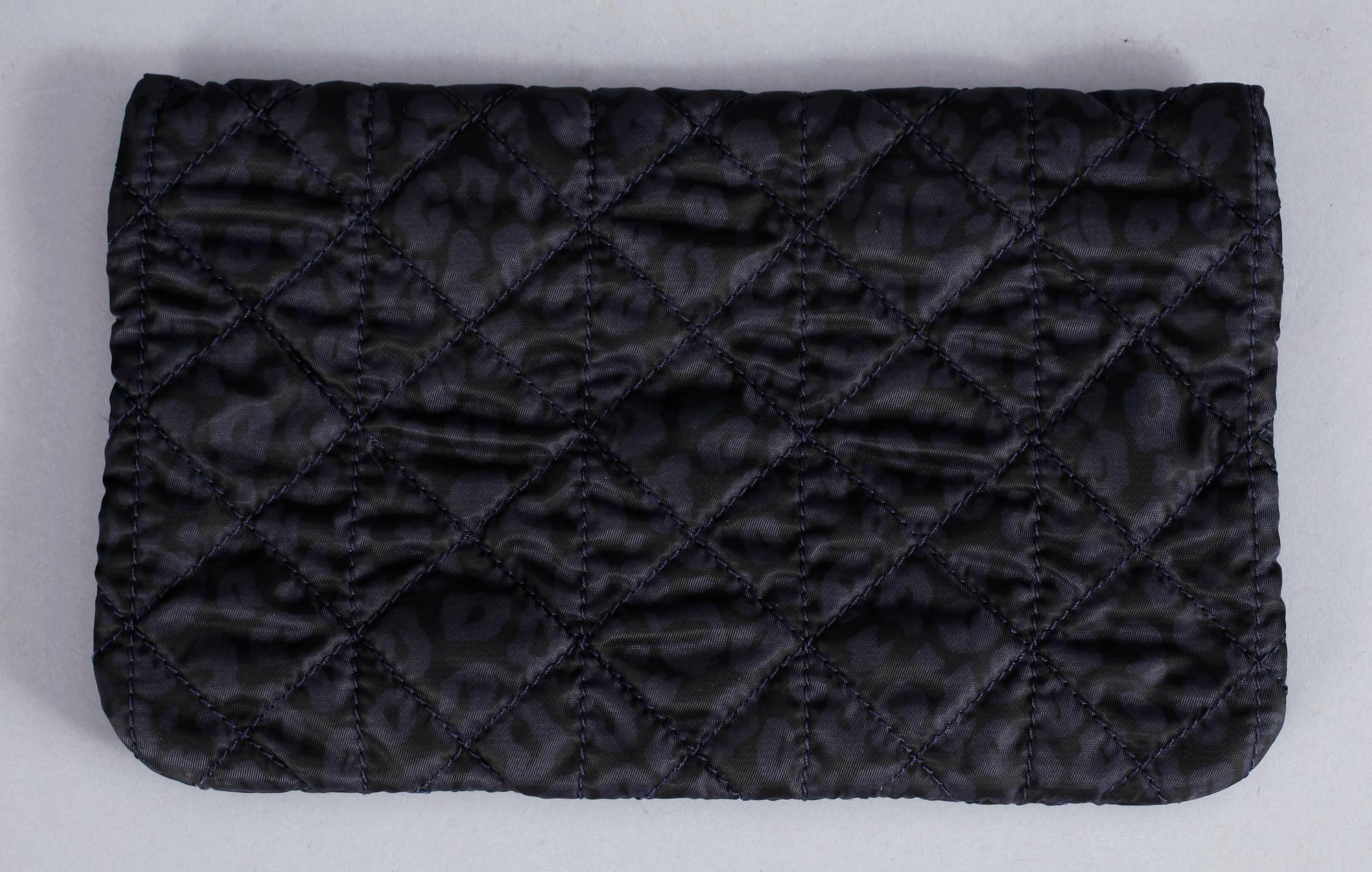 A toilet- and a make-up bag by Mulberry, "Rosie".