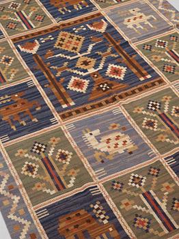 Märta Måås-Fjetterström, A DRAPE, "Djur i fyrkanter", Flat weave. Ca 266 x 154,5 cm. Signed MMF.