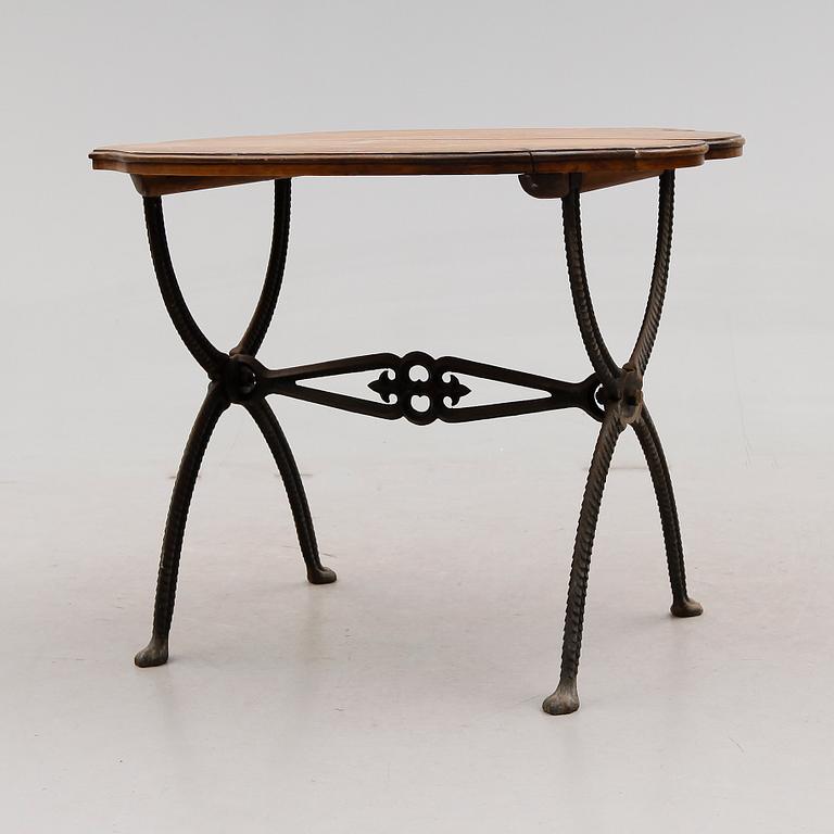 BORD, 1900-talets första hälft.