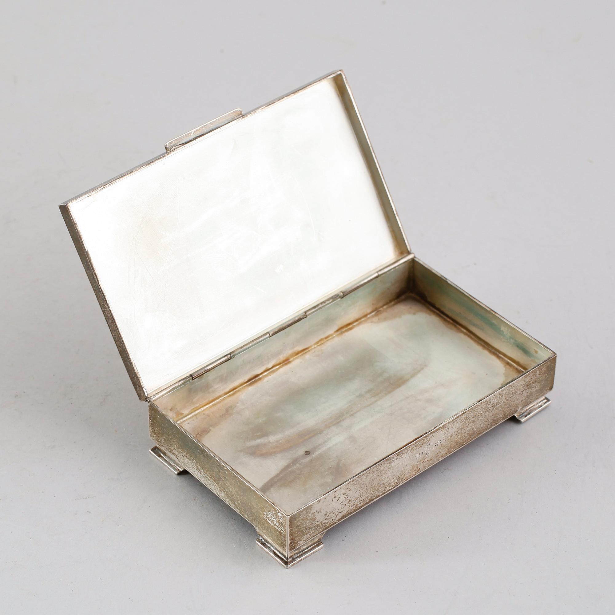 DOSA, silver, CF Carlman, Stockholm 1938. Vikt ca 334 gram.
