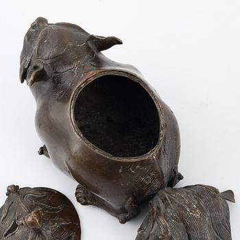 A Japanese bronze vase and censer with cover, Meiji period (1862-1912).