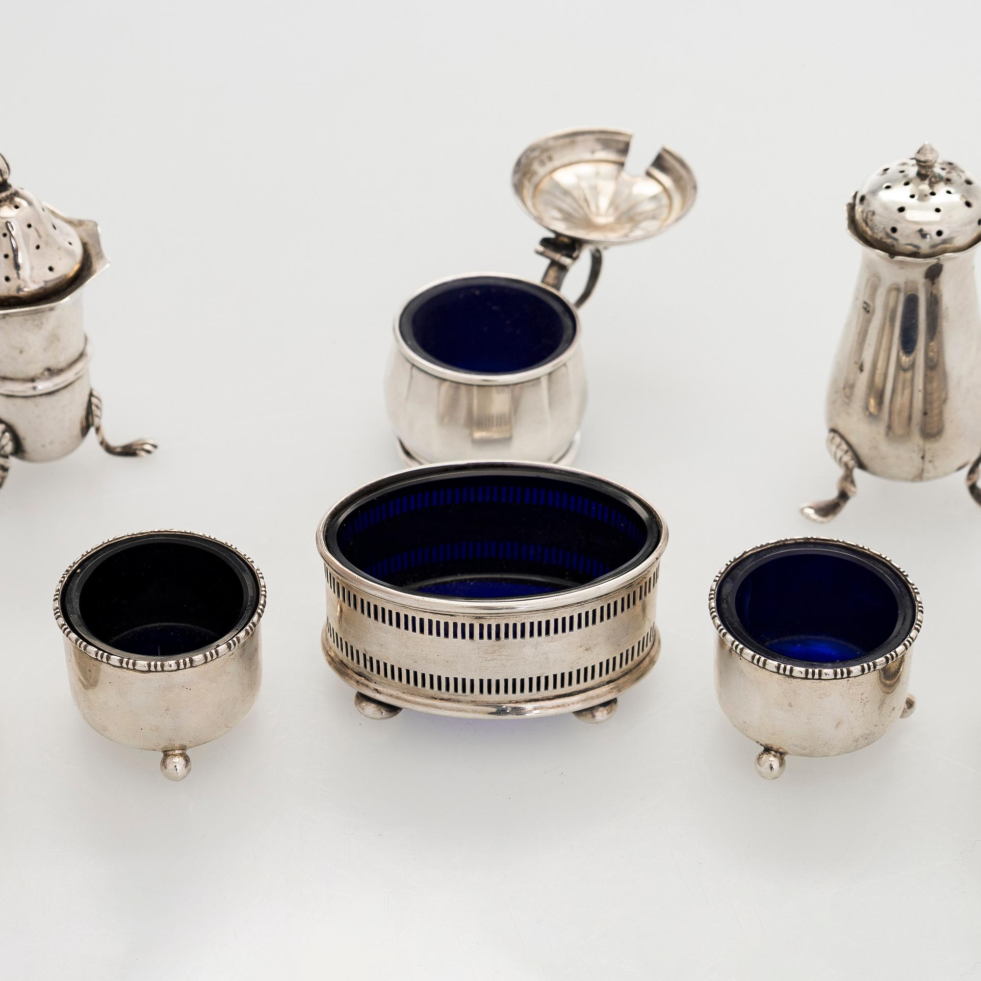 Napkin rings, 6 pcs, a pair of salt shakers, and salt cellars, silver and glass, including English and Finnish marks.