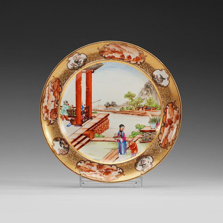 A finely painted 'famille-rose' plate, Qing dynasty, Jiaging (1796-1820).