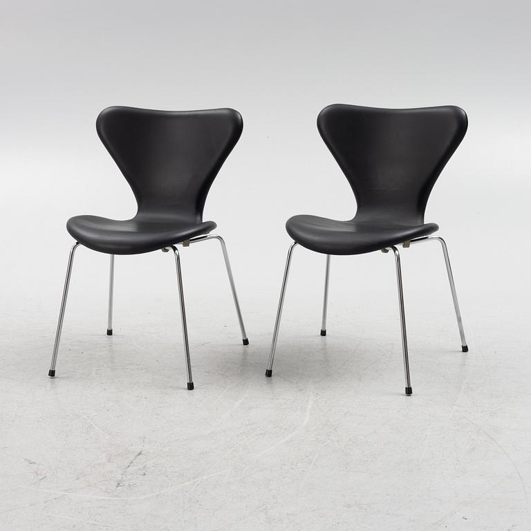 Arne Jacobsen, six "Seven" chairs, Fritz Hansen, Denmark.