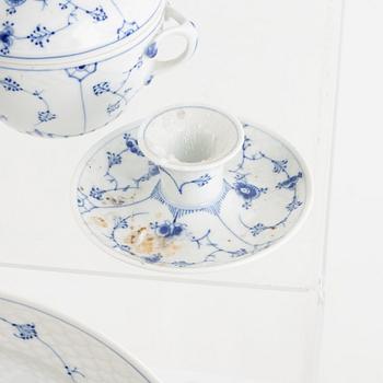 Mat-och kaffesrevis, porslin, 113 delar, "Musselmalet", Bing & Grøndahl, Danmark.