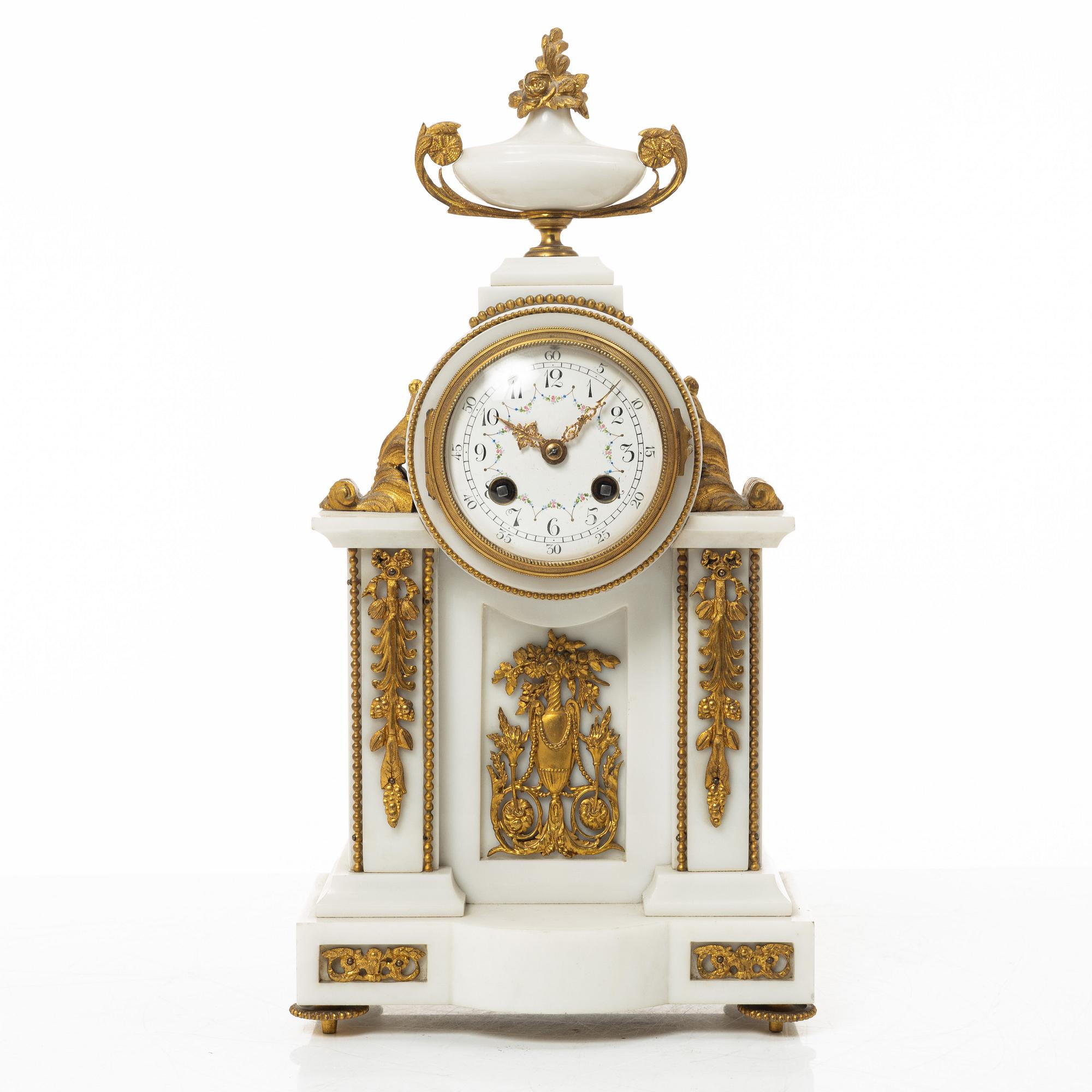 A Louis XVI-style mantle clock, around 1900.