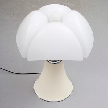 BORDSLAMPA, "Pipistrello", Gae Aulenti för Martinelli Luce, formgiven 1965.