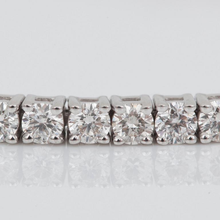 A brilliant-cut diamond bracelet, 3.51 cts in total.