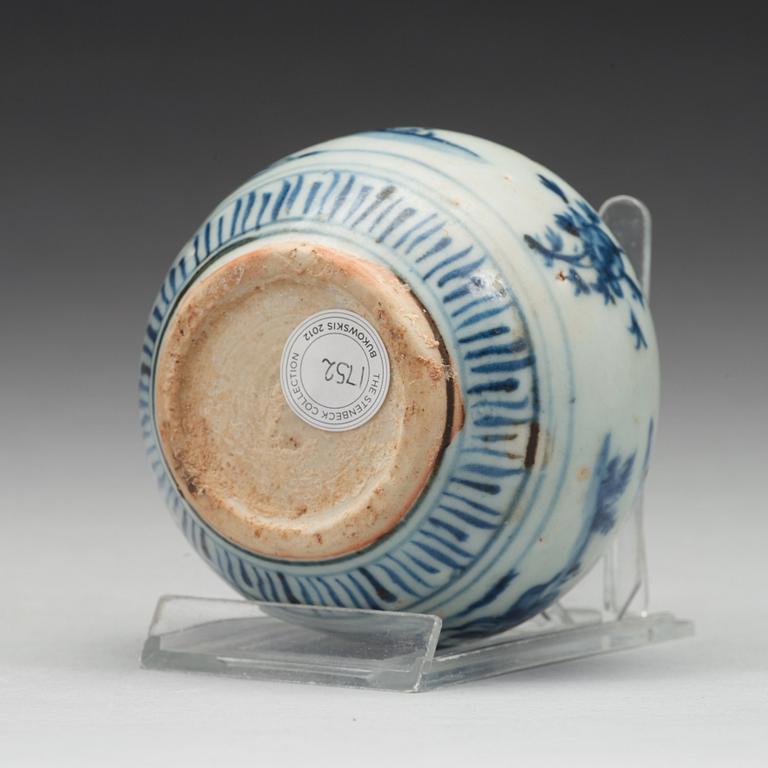 A blue and white Jar, Ming dynasty (1368-1644).