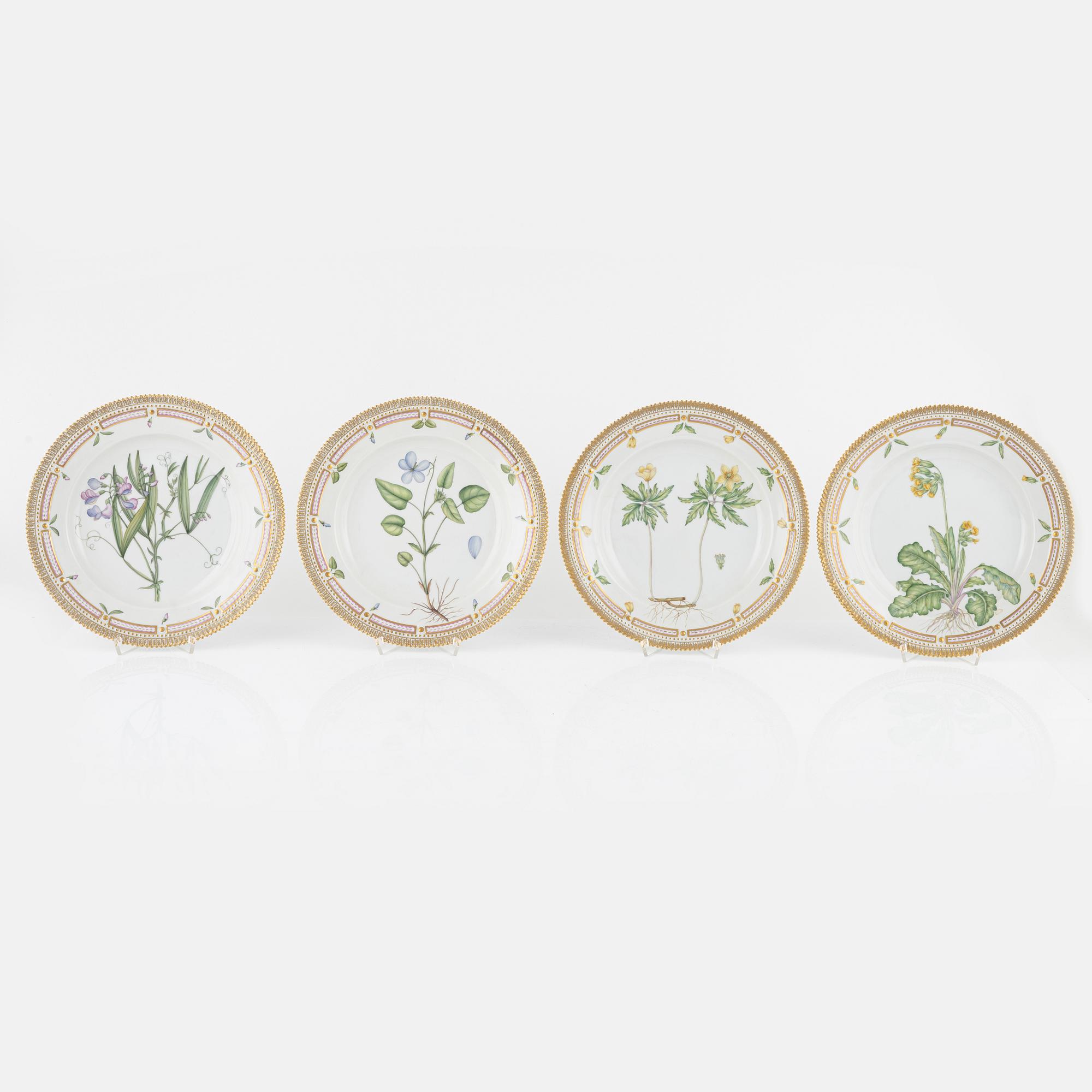Tallrikar, 4 st, "Flora Danica", Royal Copenhagen, Danmark, 1979-1983.