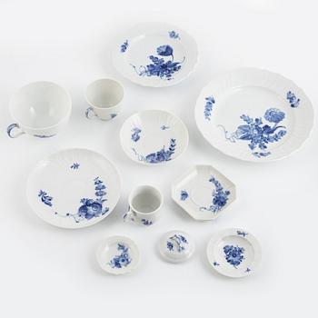 Tea and coffee set, 100 pieces, porcelain, "Blå Blomst", Royal Copenhagen, Denmark.