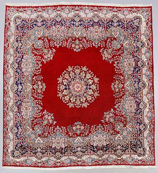 MATTA, orientalisk. Ca 282 x 264 cm.