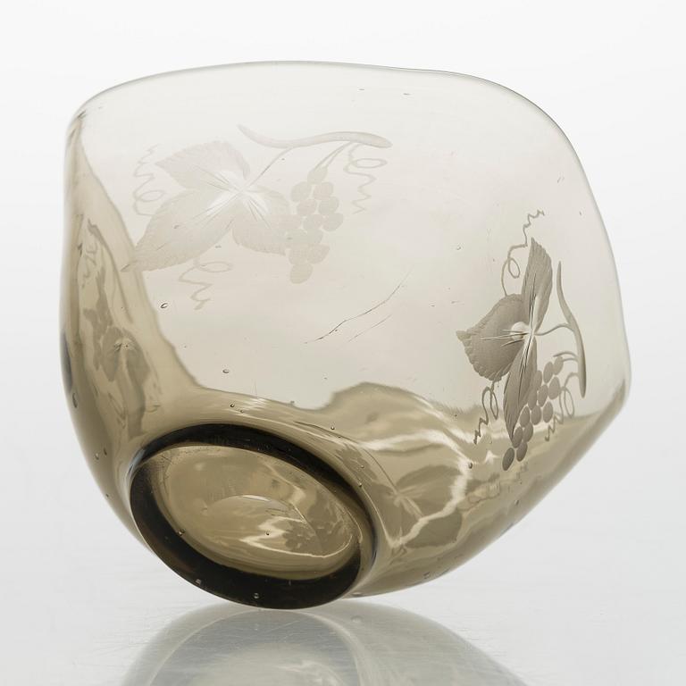 Gunnel Nyman, skål, modell 38/1081 Riihimäki Glassbruk Ab. Osignerad. Formgiven 1938.