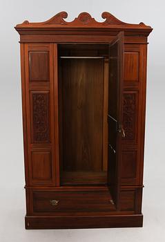 KLÄDSKÅP, England, 1900-talets första hälft.