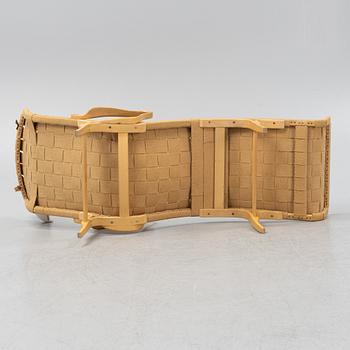 Bruno Mathsson, vilfåtölj, "Pernilla 3", Firma Karl Mathsson, Värnamo, daterad 1964.