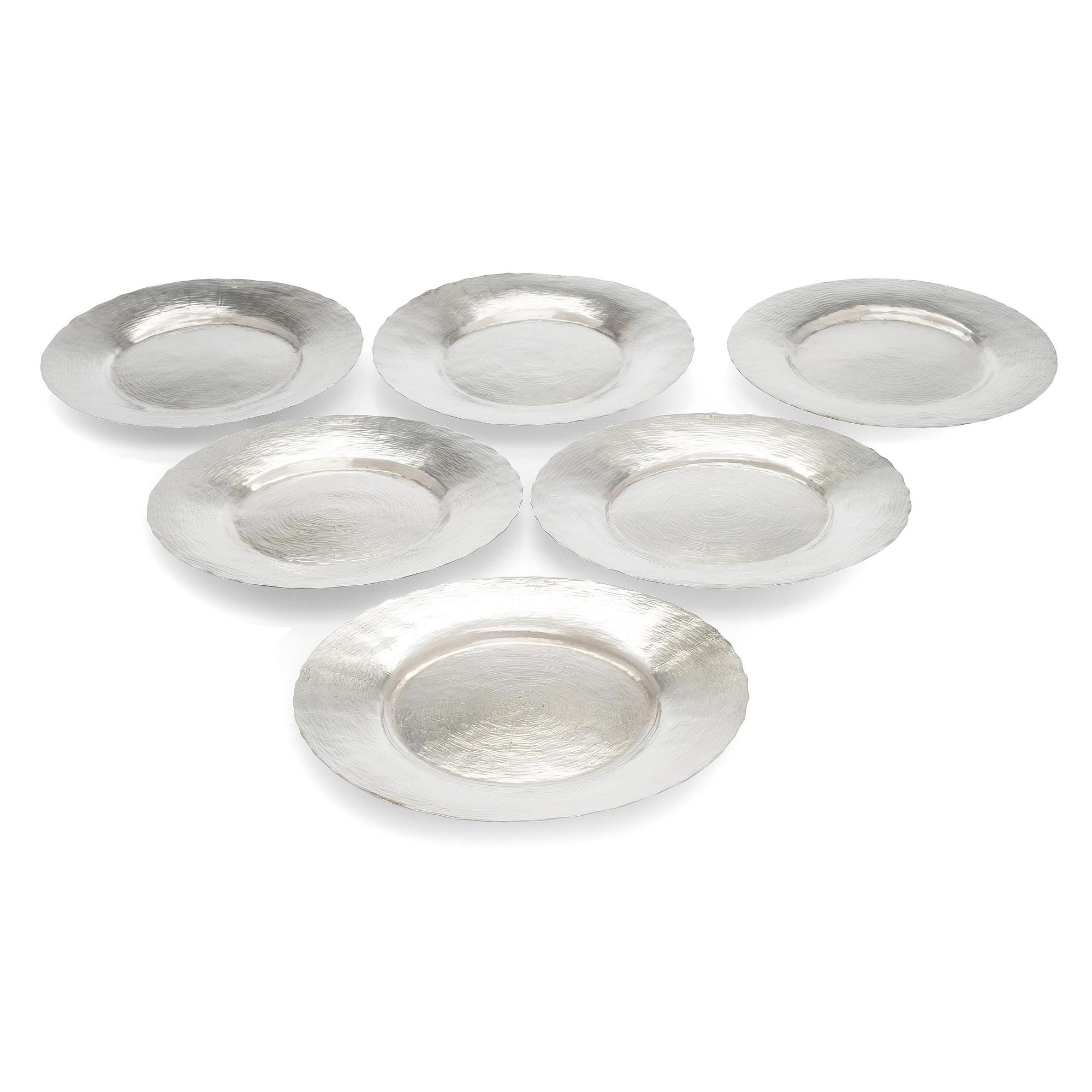 Tapio Wirkkala, lautasia, 6 kpl, hopeaa, TW 140, Kultakeskus, Hämeenlinna 1976-79.