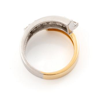 Ring, 18K gold and white gold with brilliant-cut diamonds.