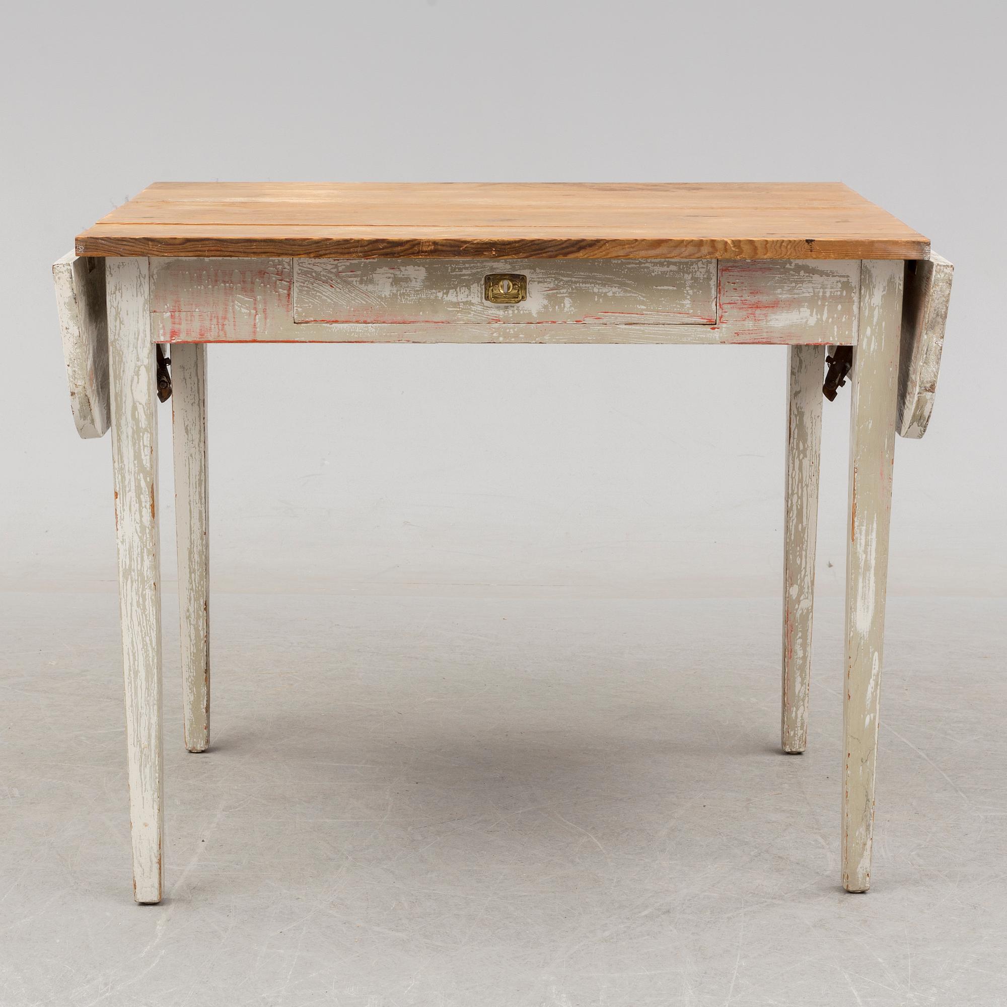 a late 19th/early 20th century table.